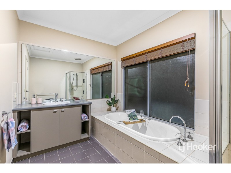 7 Caraway Crescent, Point Cook VIC 3030