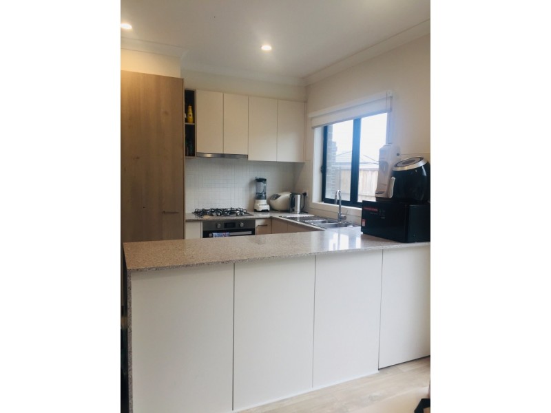 2/47 Waterhaven Boulevard, Point Cook VIC 3030