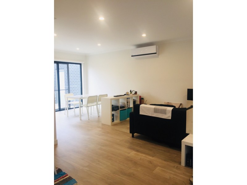 2/47 Waterhaven Boulevard, Point Cook VIC 3030