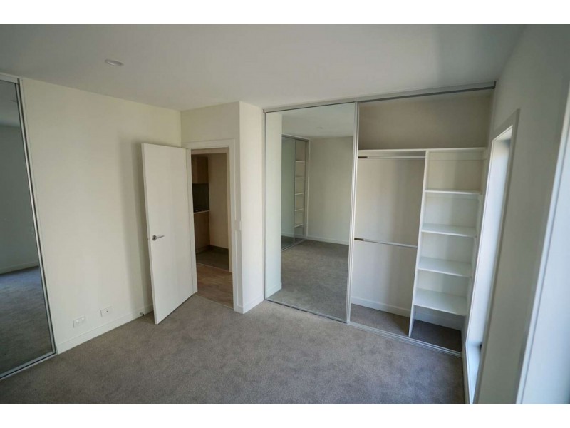 2/47 Waterhaven Boulevard, Point Cook VIC 3030