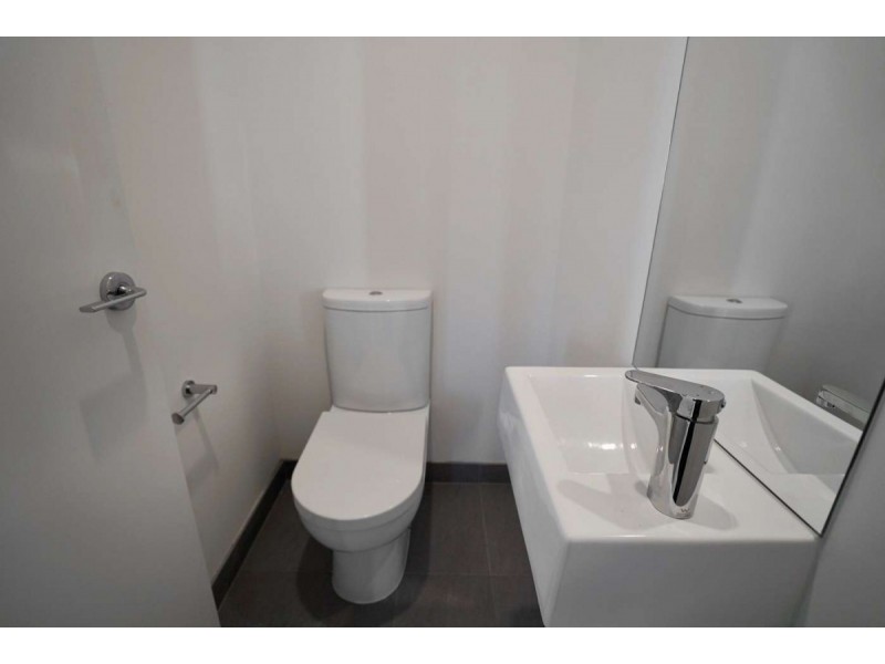 2/47 Waterhaven Boulevard, Point Cook VIC 3030