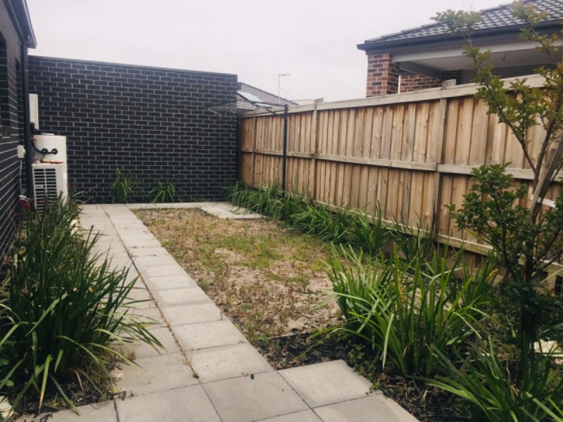 2/47 Waterhaven Boulevard, Point Cook VIC 3030