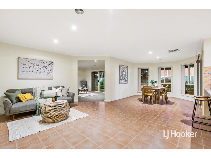 3 Mickleton Grove, Point Cook VIC 3030