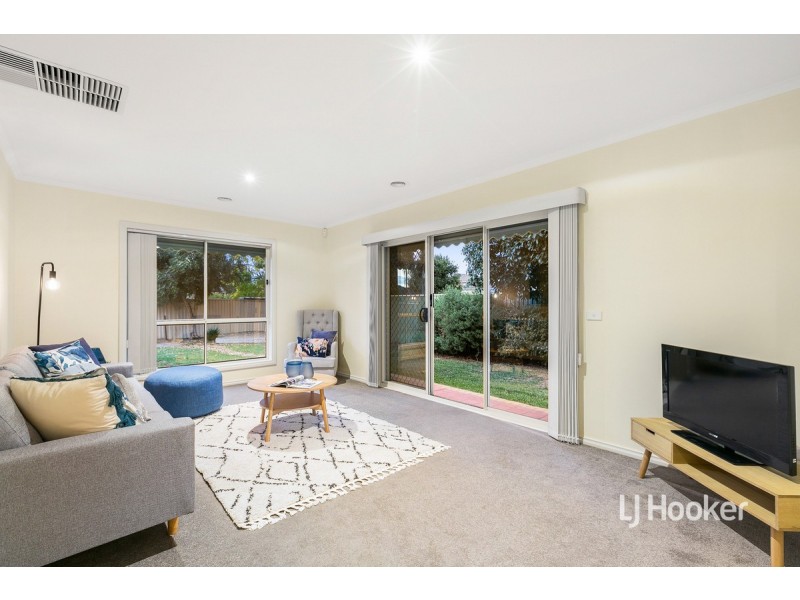 3 Mickleton Grove, Point Cook VIC 3030