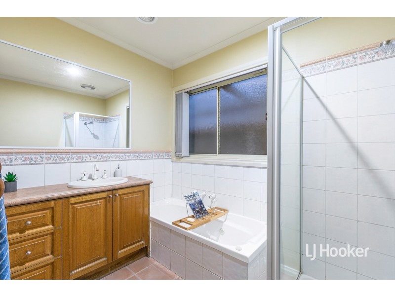3 Mickleton Grove, Point Cook VIC 3030