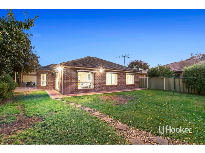 3 Mickleton Grove, Point Cook VIC 3030