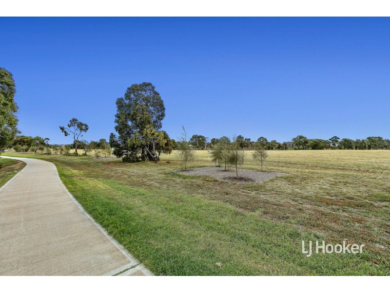 7 Henry Drive, Altona Meadows VIC 3028