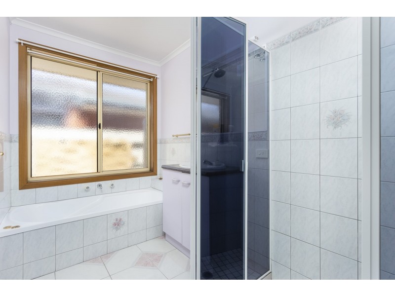 19 Whitehead Court, Altona Meadows VIC 3028