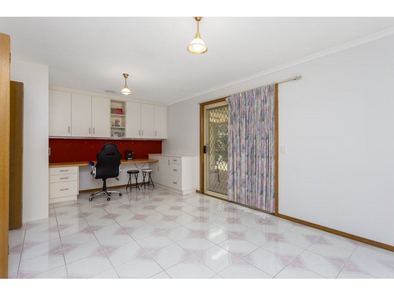 19 Whitehead Court, Altona Meadows VIC 3028