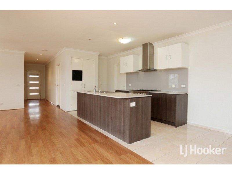 2 Pinoak Street, Point Cook VIC 3030
