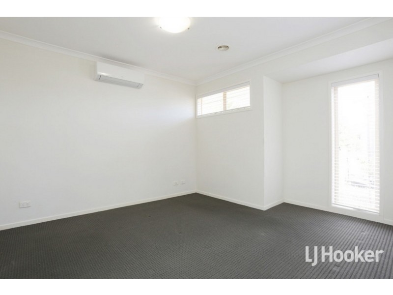 2 Pinoak Street, Point Cook VIC 3030