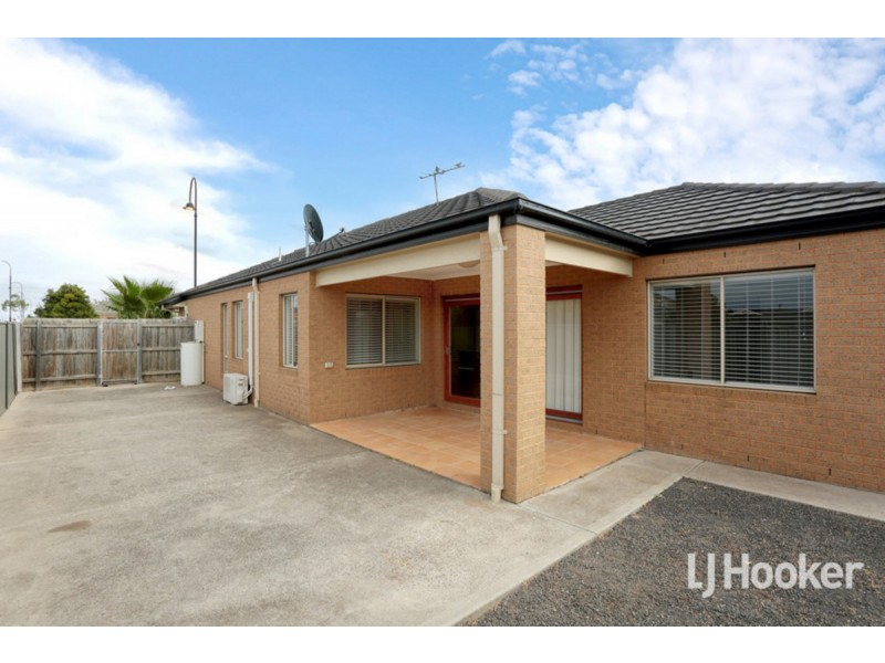 2 Pinoak Street, Point Cook VIC 3030