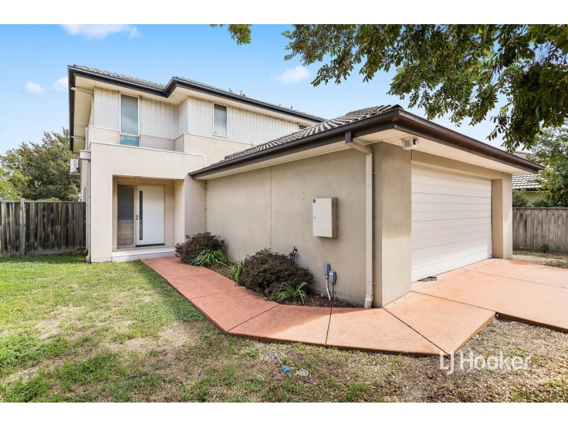 63 Vaucluse Boulevard, Sanctuary Lakes VIC 3030