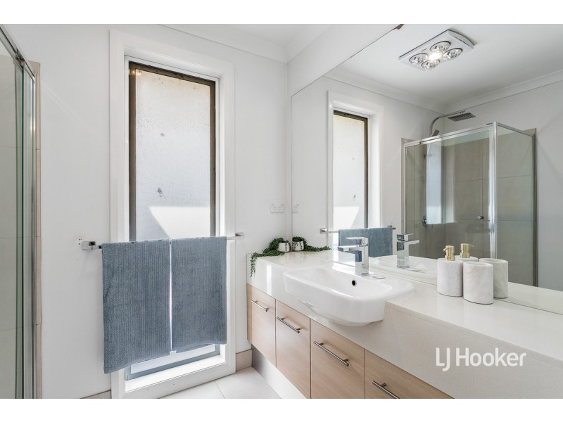 63 Vaucluse Boulevard, Sanctuary Lakes VIC 3030