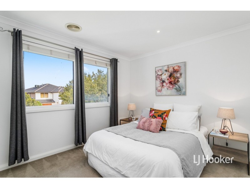 63 Vaucluse Boulevard, Sanctuary Lakes VIC 3030