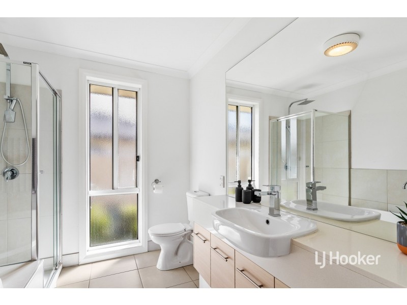 63 Vaucluse Boulevard, Sanctuary Lakes VIC 3030