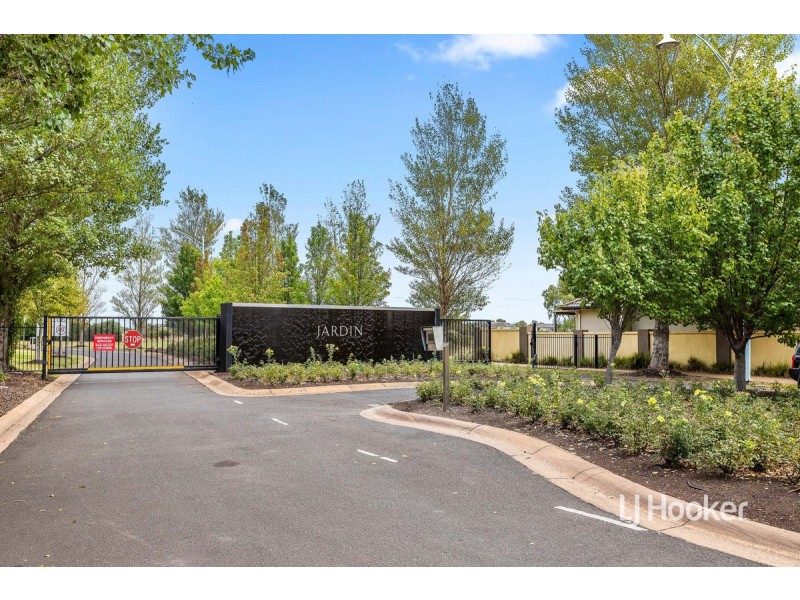 63 Vaucluse Boulevard, Sanctuary Lakes VIC 3030