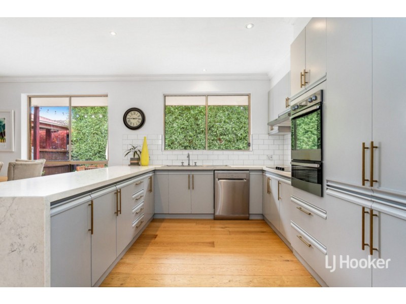16 Fleming Avenue, Seabrook VIC 3028