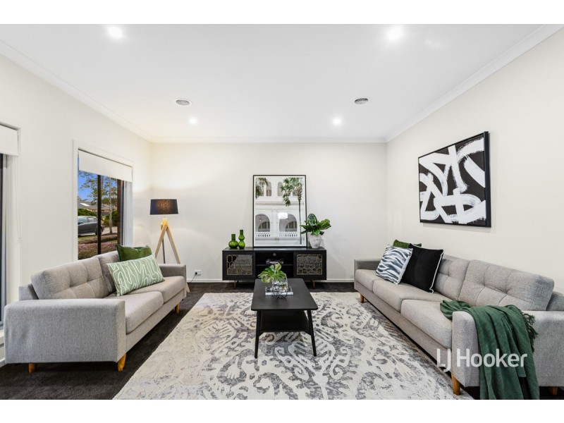 12 Solero Parade, Sanctuary Lakes VIC 3030