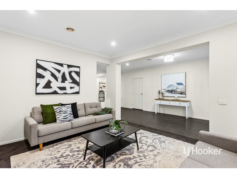 12 Solero Parade, Sanctuary Lakes VIC 3030