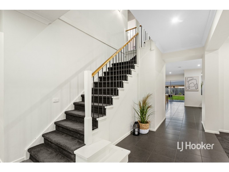 12 Solero Parade, Sanctuary Lakes VIC 3030