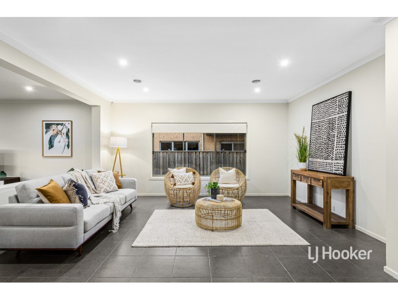 12 Solero Parade, Sanctuary Lakes VIC 3030