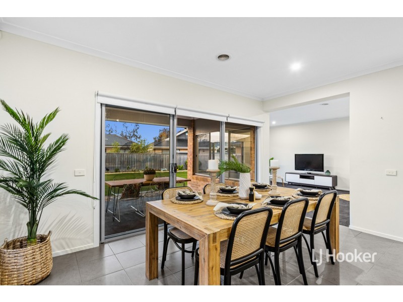 12 Solero Parade, Sanctuary Lakes VIC 3030