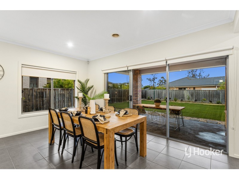 12 Solero Parade, Sanctuary Lakes VIC 3030