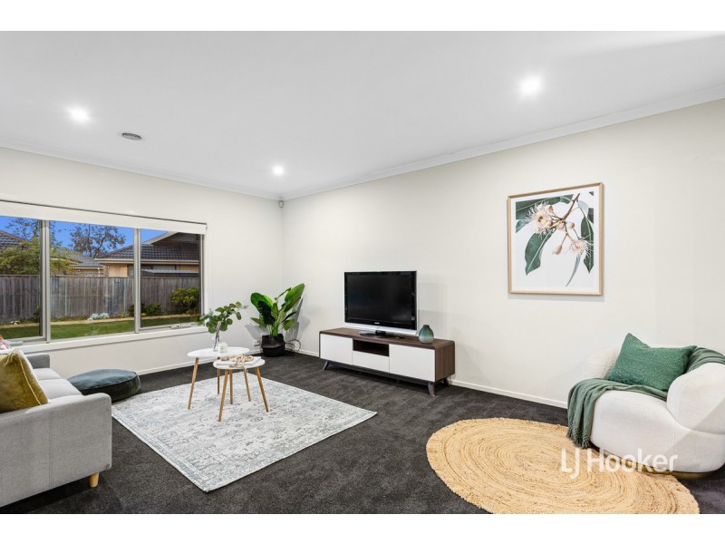 12 Solero Parade, Sanctuary Lakes VIC 3030