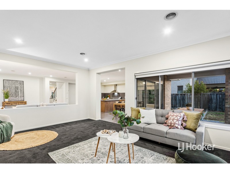 12 Solero Parade, Sanctuary Lakes VIC 3030