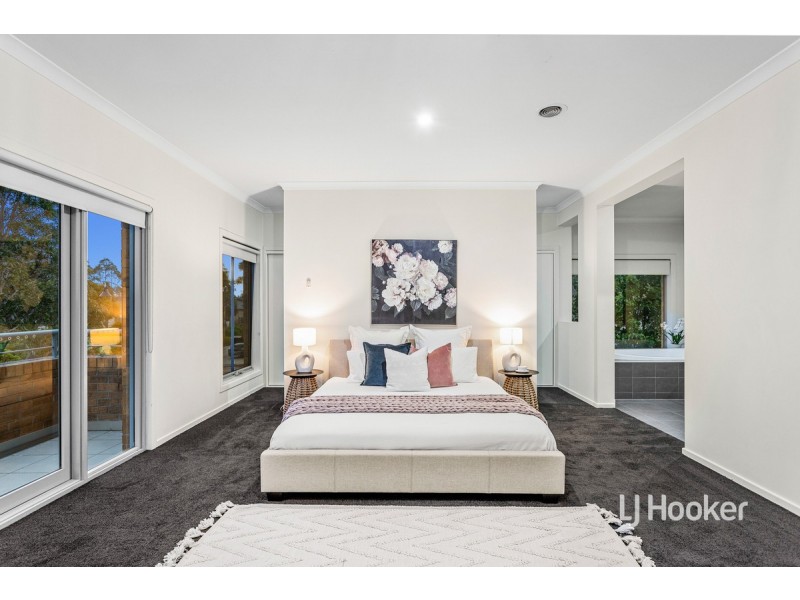12 Solero Parade, Sanctuary Lakes VIC 3030
