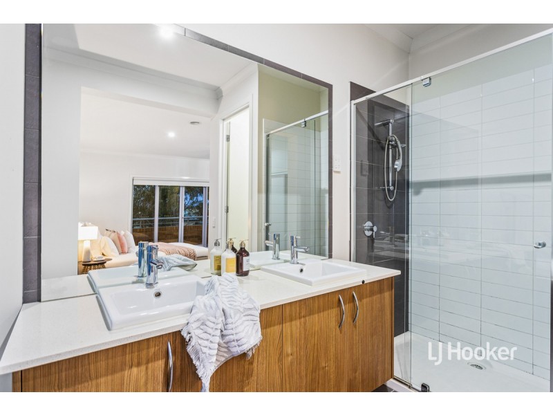 12 Solero Parade, Sanctuary Lakes VIC 3030