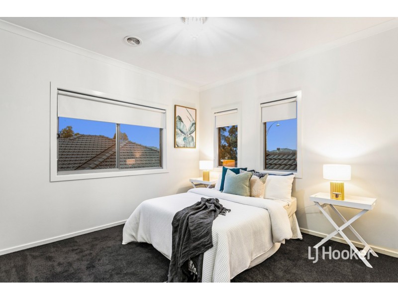 12 Solero Parade, Sanctuary Lakes VIC 3030