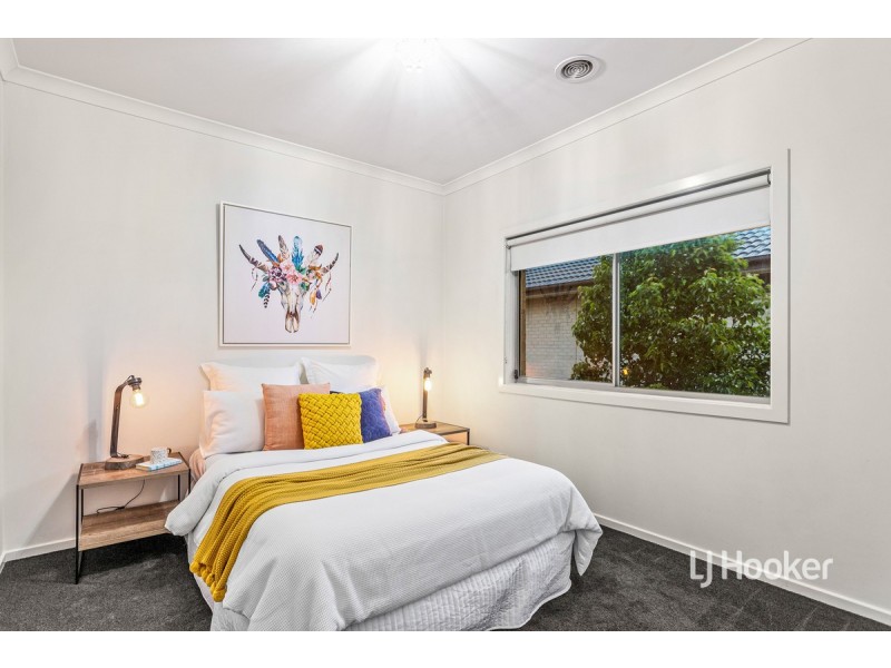12 Solero Parade, Sanctuary Lakes VIC 3030