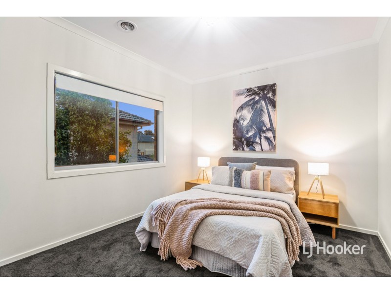 12 Solero Parade, Sanctuary Lakes VIC 3030
