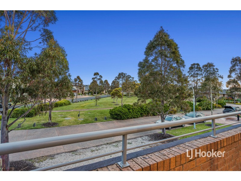 12 Solero Parade, Sanctuary Lakes VIC 3030