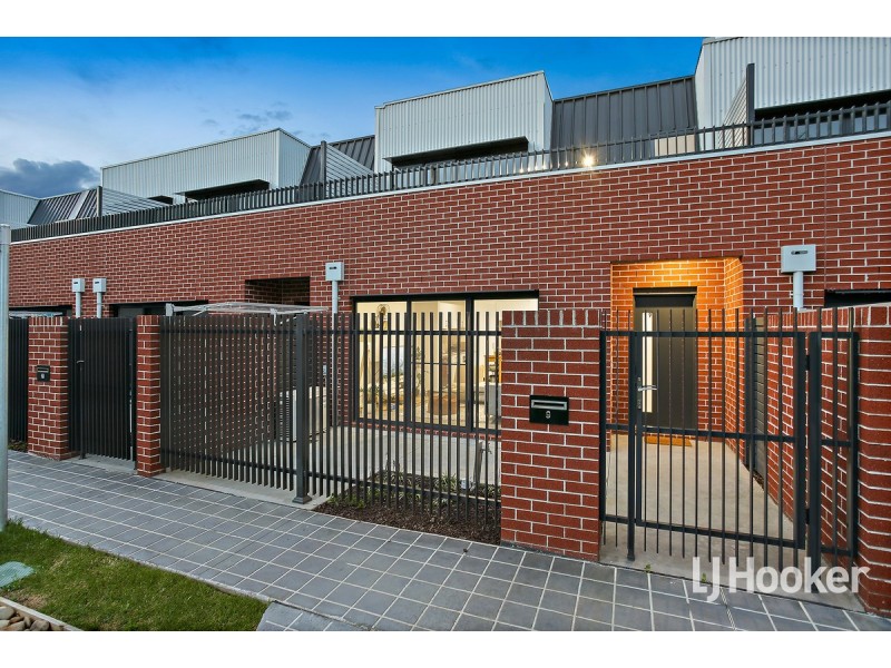 9 Codrus Walk, Pakenham VIC 3810