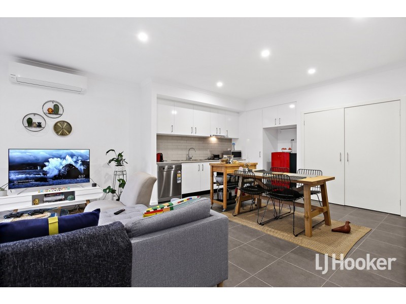 9 Codrus Walk, Pakenham VIC 3810