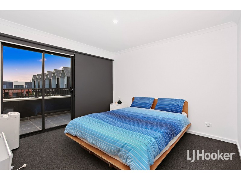 9 Codrus Walk, Pakenham VIC 3810