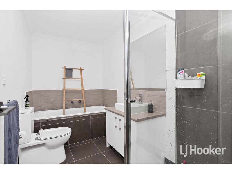 9 Codrus Walk, Pakenham VIC 3810