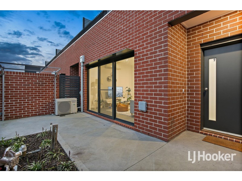 9 Codrus Walk, Pakenham VIC 3810