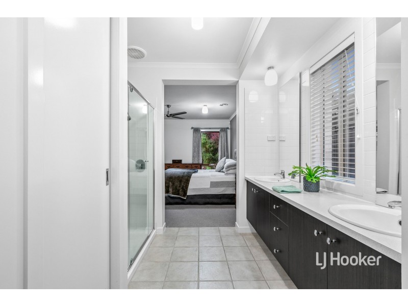 2 Gilmore Grove, Point Cook VIC 3030