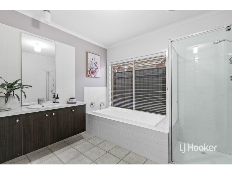 2 Gilmore Grove, Point Cook VIC 3030