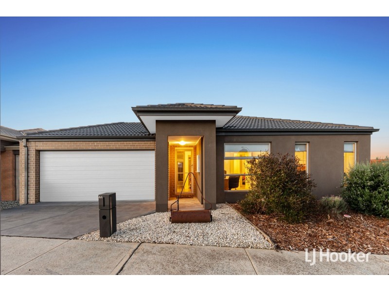 44 Newington Drive, Cranbourne East VIC 3977