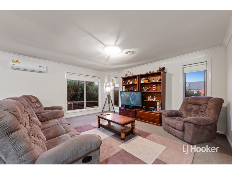 44 Newington Drive, Cranbourne East VIC 3977