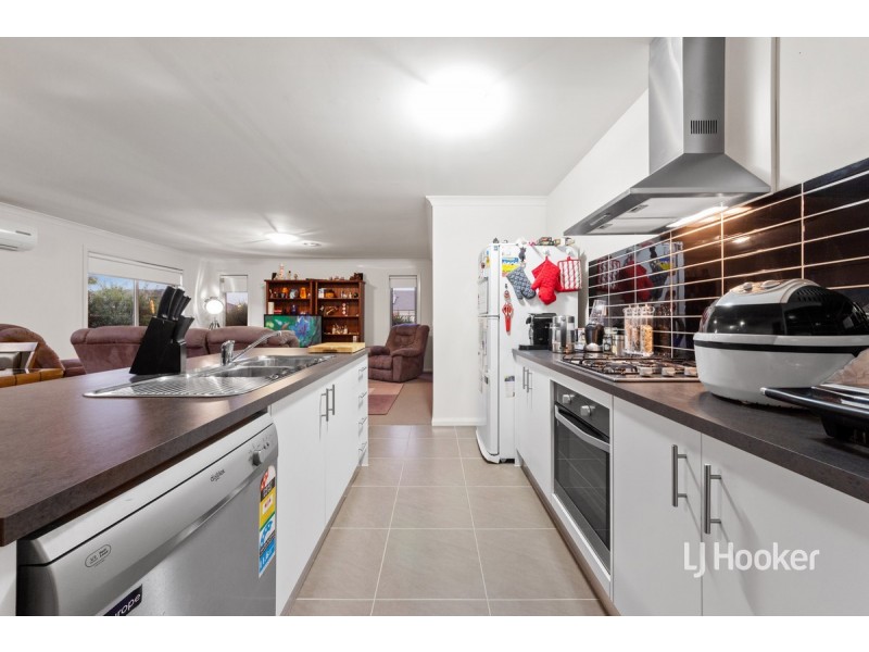 44 Newington Drive, Cranbourne East VIC 3977
