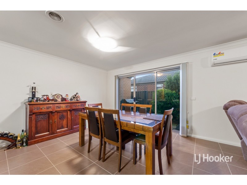 44 Newington Drive, Cranbourne East VIC 3977