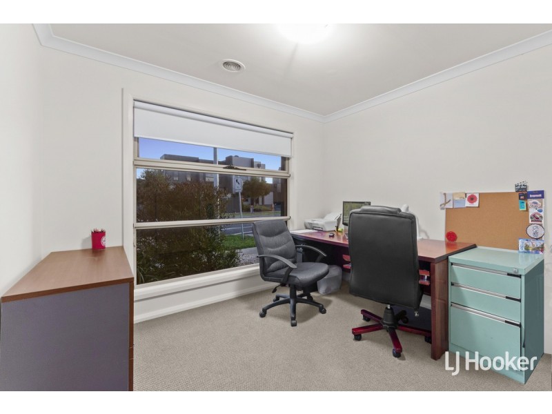 44 Newington Drive, Cranbourne East VIC 3977