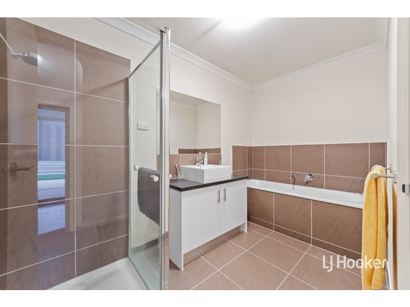 44 Newington Drive, Cranbourne East VIC 3977