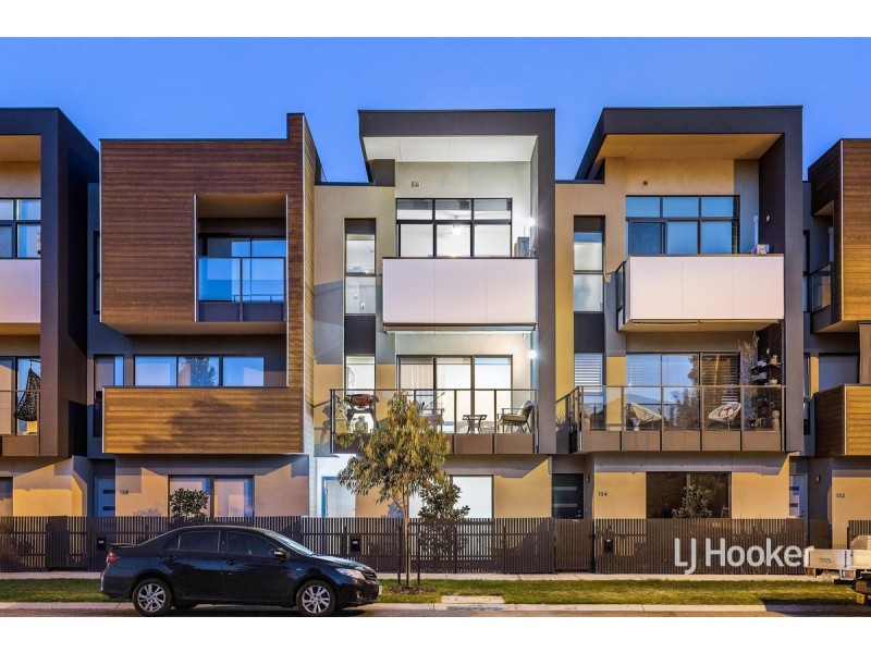 136 Malibu Boulevard, Point Cook VIC 3030